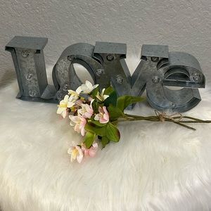 LOVE sign  and a bunch of mini flowers